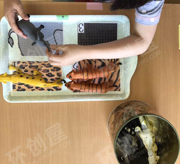 幼儿园益智区不同皮毛的动物图片