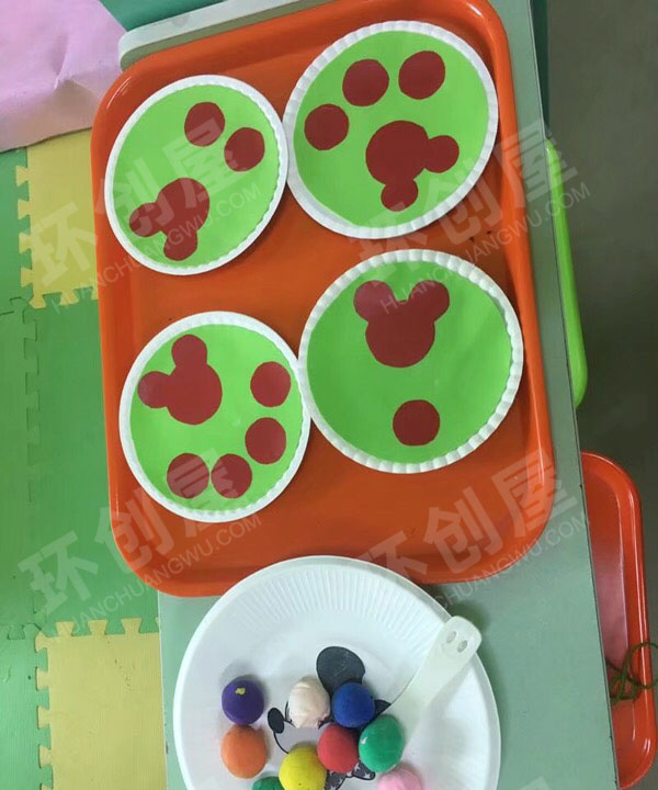 幼儿园益智区自制颜色鲜艳的玩教具图片 
