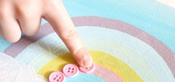幼儿园墙面布置纽扣棉花彩虹图片