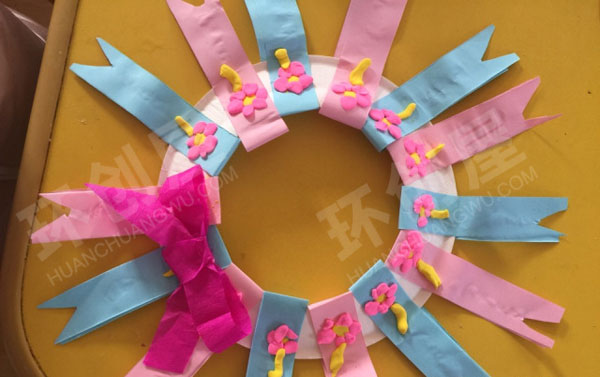 幼儿园废物利用制作新年吊饰图片