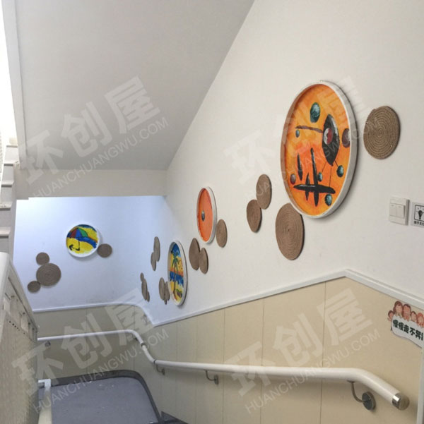幼儿园走廊楼梯墙面废物利用画作图片