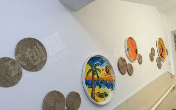 幼儿园走廊楼梯墙面废物利用画作图片