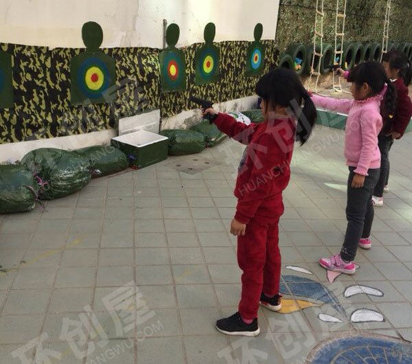 幼儿园户外环创废物利用狼战基地图片