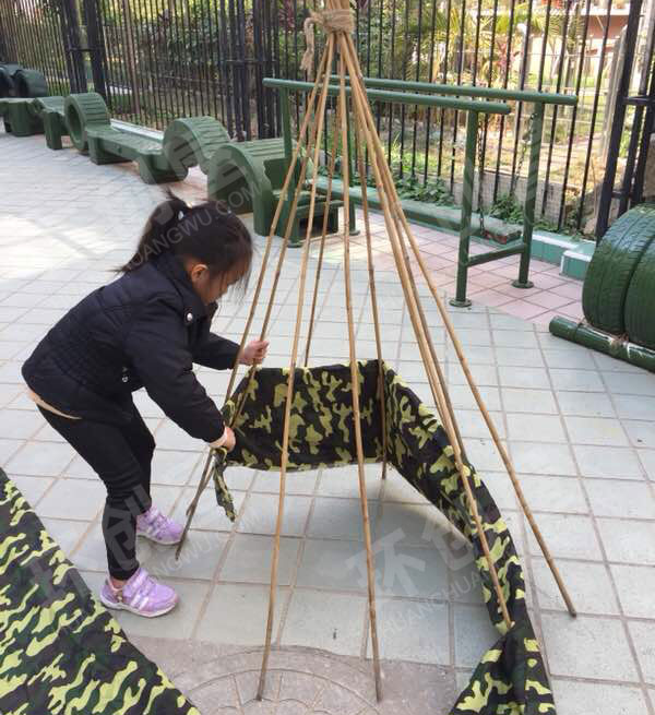幼儿园户外环创废物利用狼战基地图片