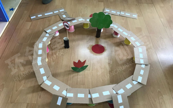 幼儿园建构区幼儿搭建的桥图片