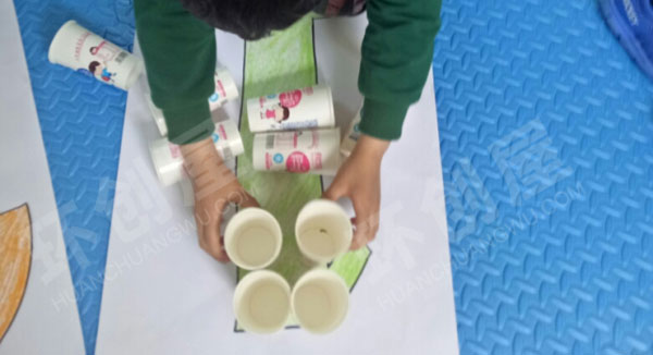 幼儿园建构区数字上的建造图片