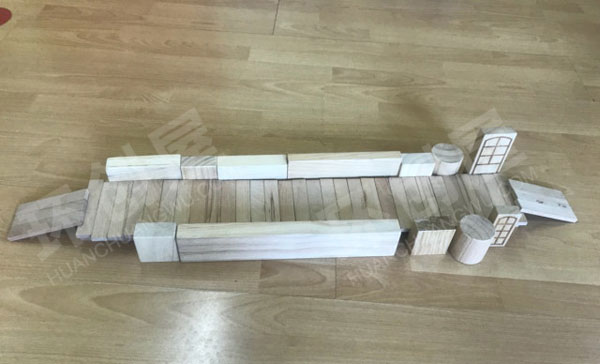 幼儿园建构区幼儿搭建的桥图片