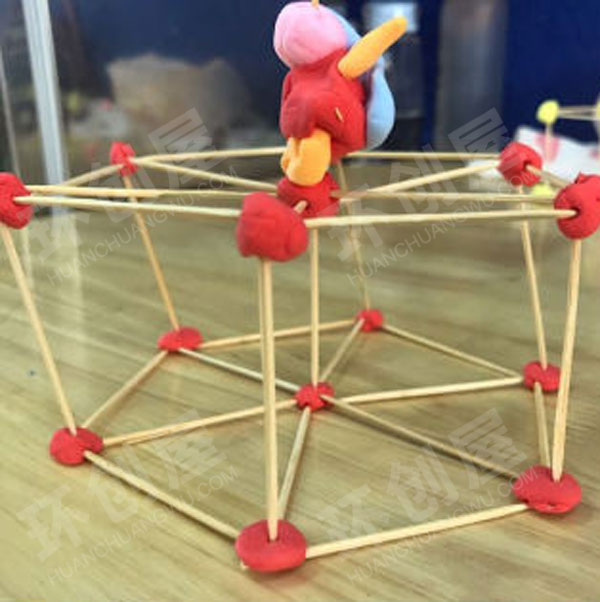 幼儿园建构区牙签彩泥建构图片