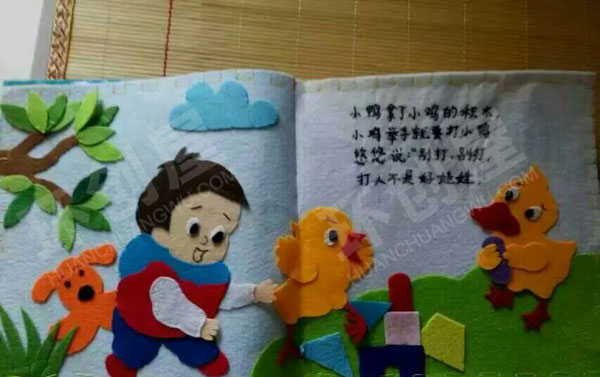 幼儿园阅读区不织布的绘本图片