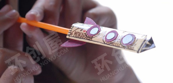 幼儿园美工区自制小火箭图片