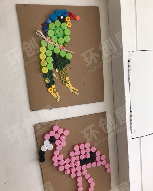 幼儿园美工区瓶盖扣子废物利用创意图片