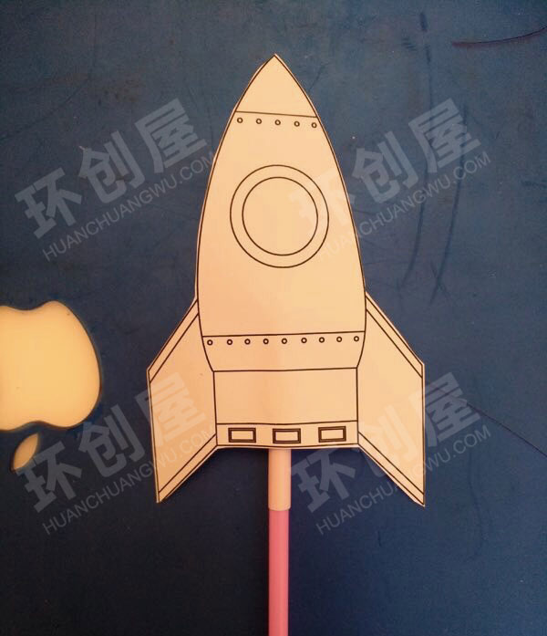 幼儿园科学区自制会飞的火箭图片