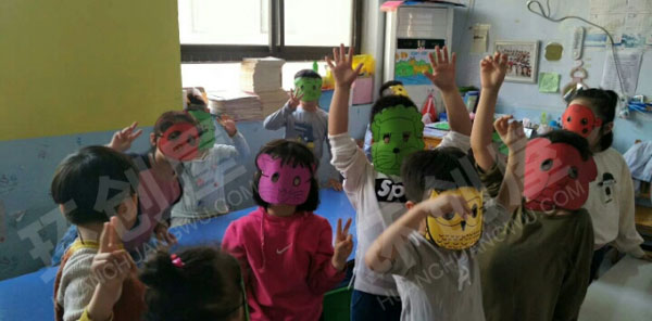 幼儿园表演区生动的小面具图片