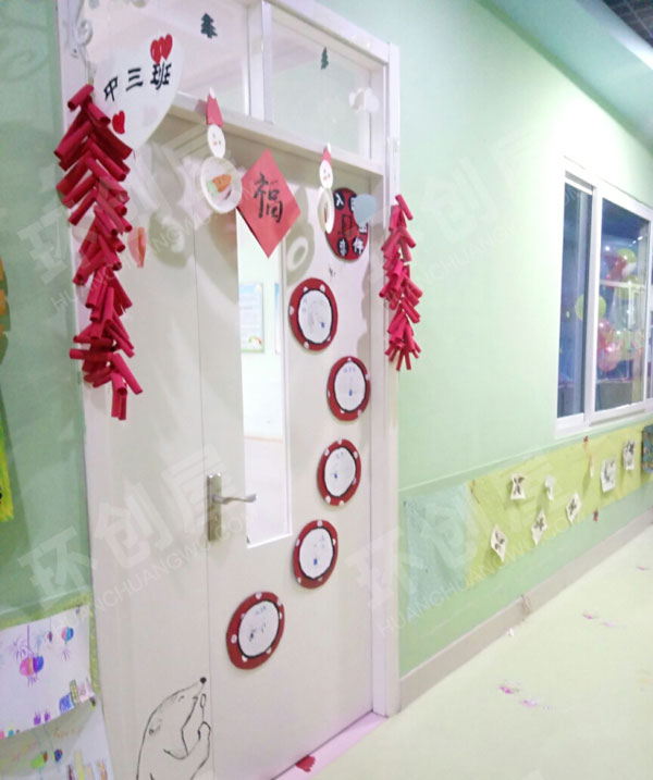 幼儿园红色的元旦门饰图片