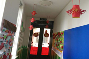 幼儿园新年装饰教室门窗图片4张