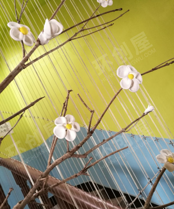 幼儿园走廊里的梅花装饰图片