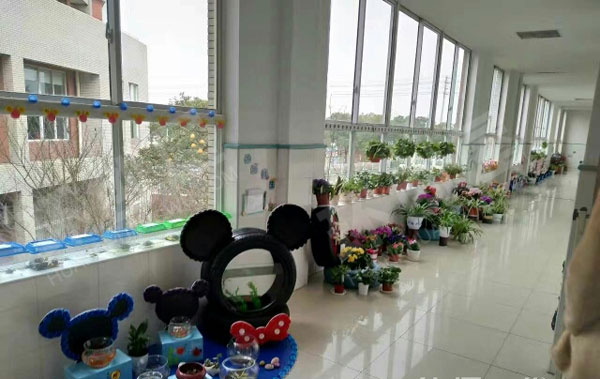 幼儿园轮胎鱼缸走廊装饰图片