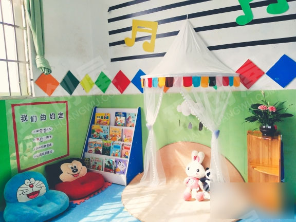 幼儿园卡通温馨的阅读区环创图片