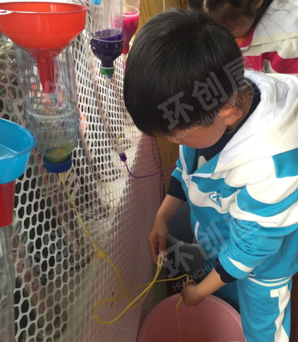 幼儿园科学区水的管道流动图片