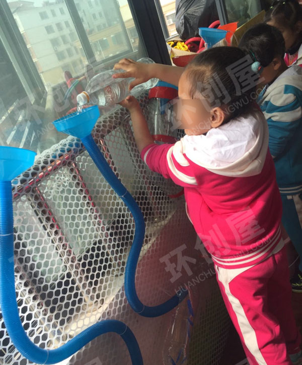 幼儿园科学区水的管道流动图片
