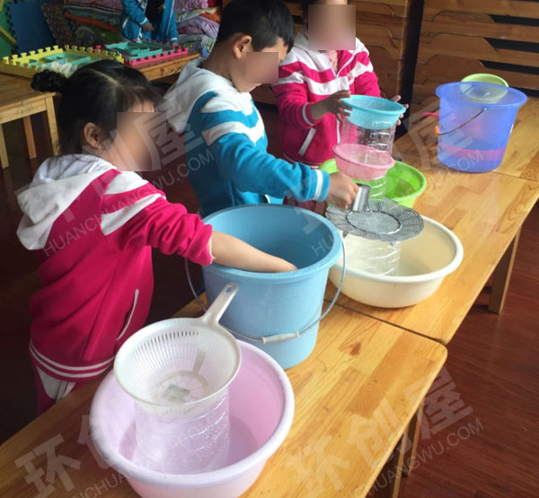 幼儿园科学区水的管道流动图片