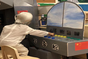 幼儿园角色游戏航空站图片4张
