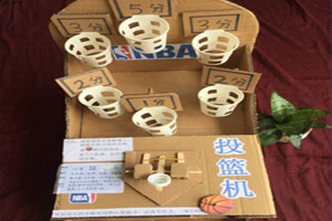 幼儿园益智区废物利用投篮机图片2张