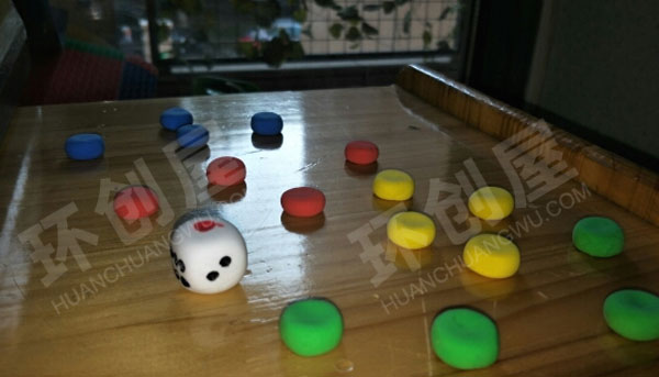 幼儿园益智区自制飞行棋图片