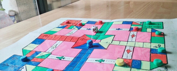 幼儿园益智区自制飞行棋图片