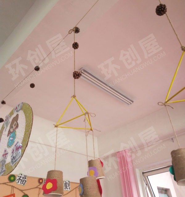 幼儿园废物利用纸杯松果吊饰图片