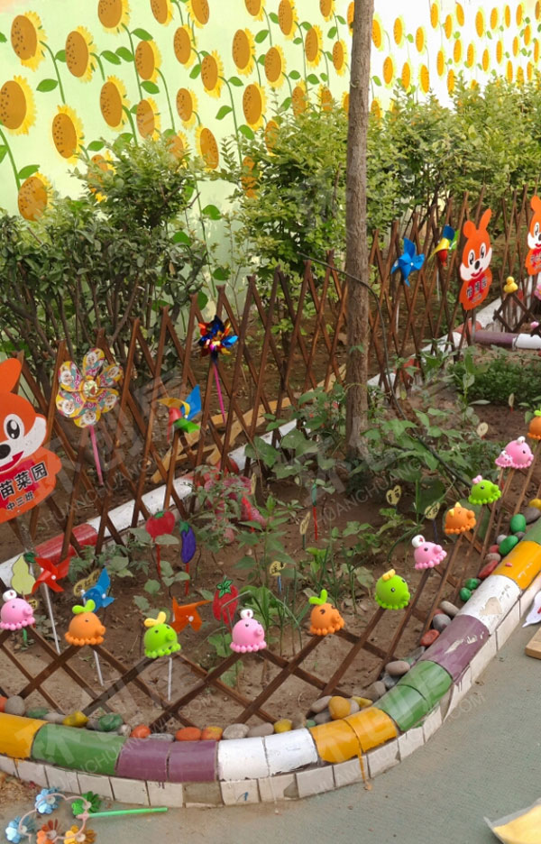 幼儿园户外环创菜园卡通图片