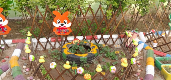 幼儿园户外环创菜园卡通图片
