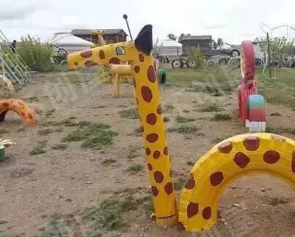 幼儿园户外千奇百怪轮胎画图片