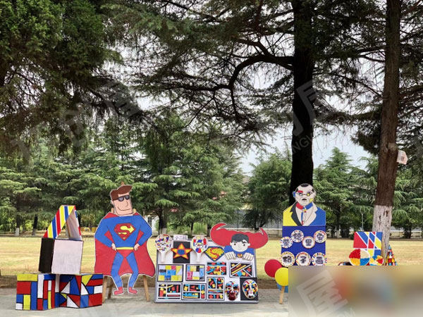 幼儿园户外创意画展图片