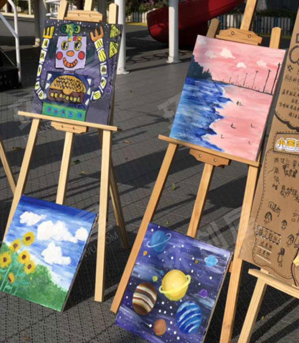 幼儿园户外儿童绘画作品展示图片