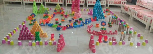 幼儿园建构区雪花片搭建幸福公园图片