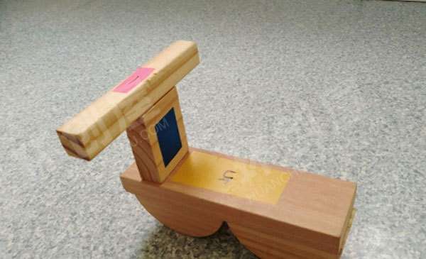 幼儿园建构区原木积木摩托车图片