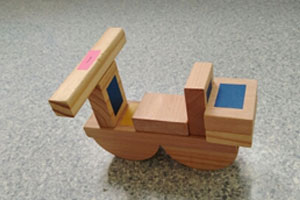 幼儿园建构区原木积木摩托车图片5张