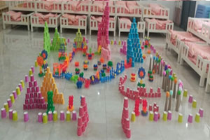 幼儿园建构区雪花片搭建幸福公园图片9张