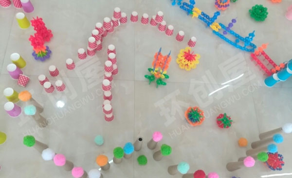 幼儿园建构区雪花片搭建幸福公园图片