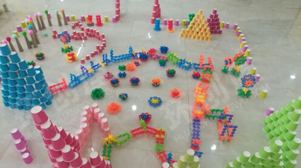 幼儿园建构区雪花片搭建幸福公园图片
