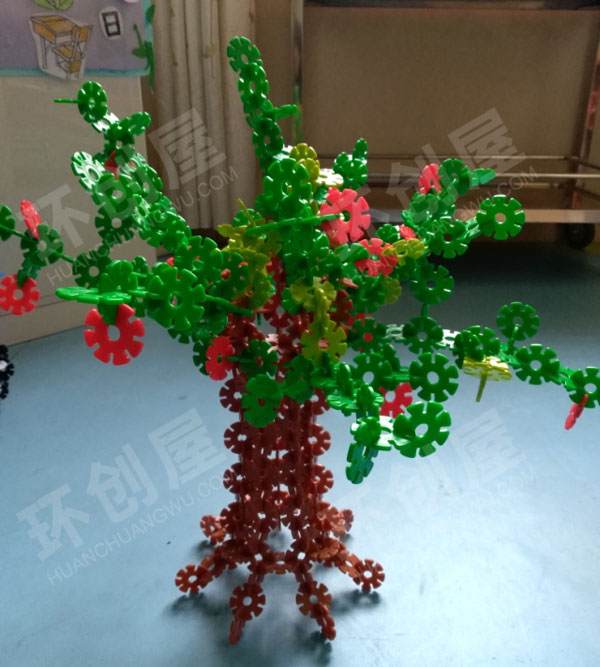 幼儿园建构区雪花拼插的美图片