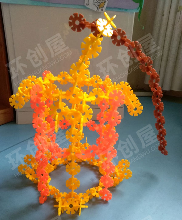 幼儿园建构区雪花拼插的美图片