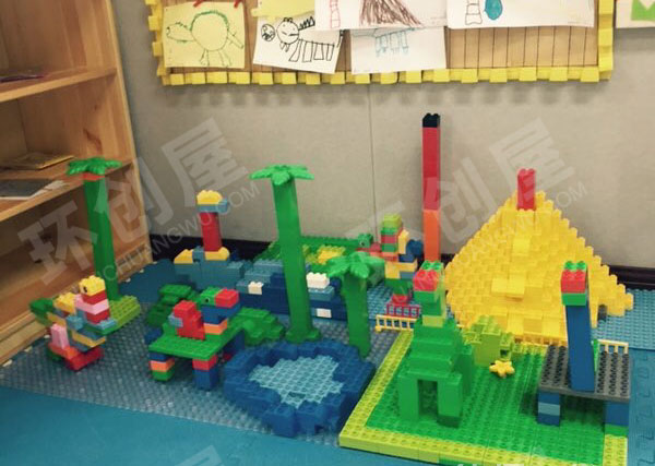 幼儿园建构区乐高版本的恐龙乐园图片