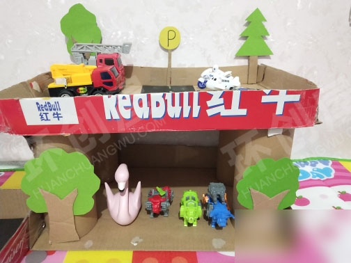 幼儿园科学区纸箱改造汽车轨道停车场图片