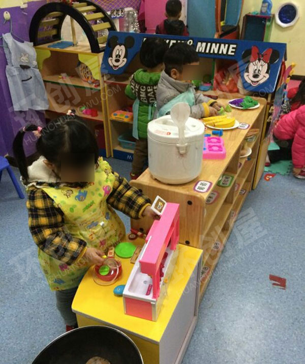 幼儿园角色游戏大型娃娃家图片