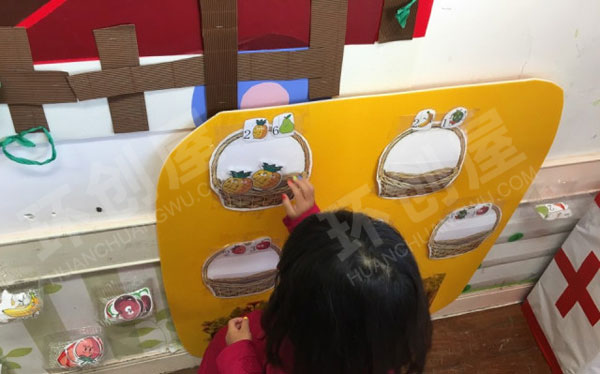 幼儿园益智区秋天主题图片