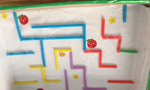 幼儿园环创益智区区域材料图片