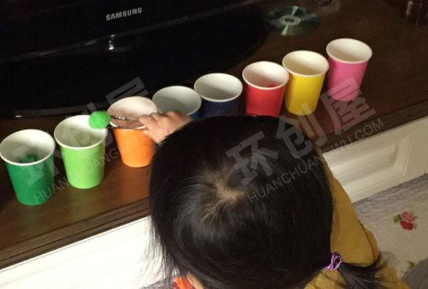 幼儿园益智区颜色配对游戏图片