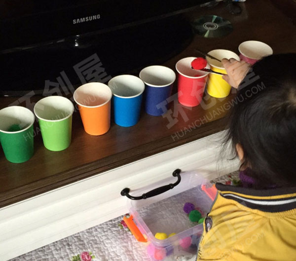 幼儿园益智区颜色配对游戏图片